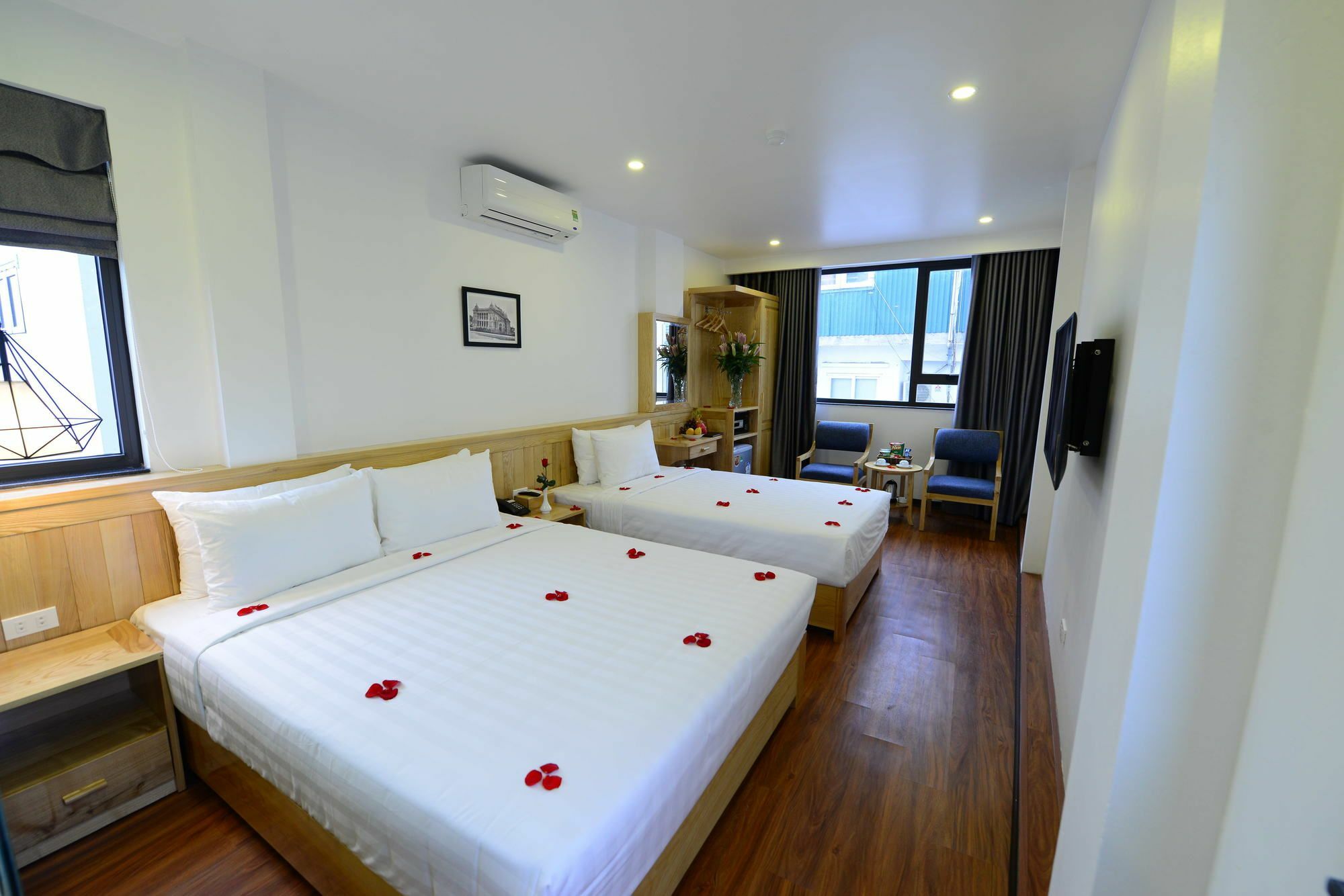 Blue Hanoi Inn Luxury Hotel Exterior photo