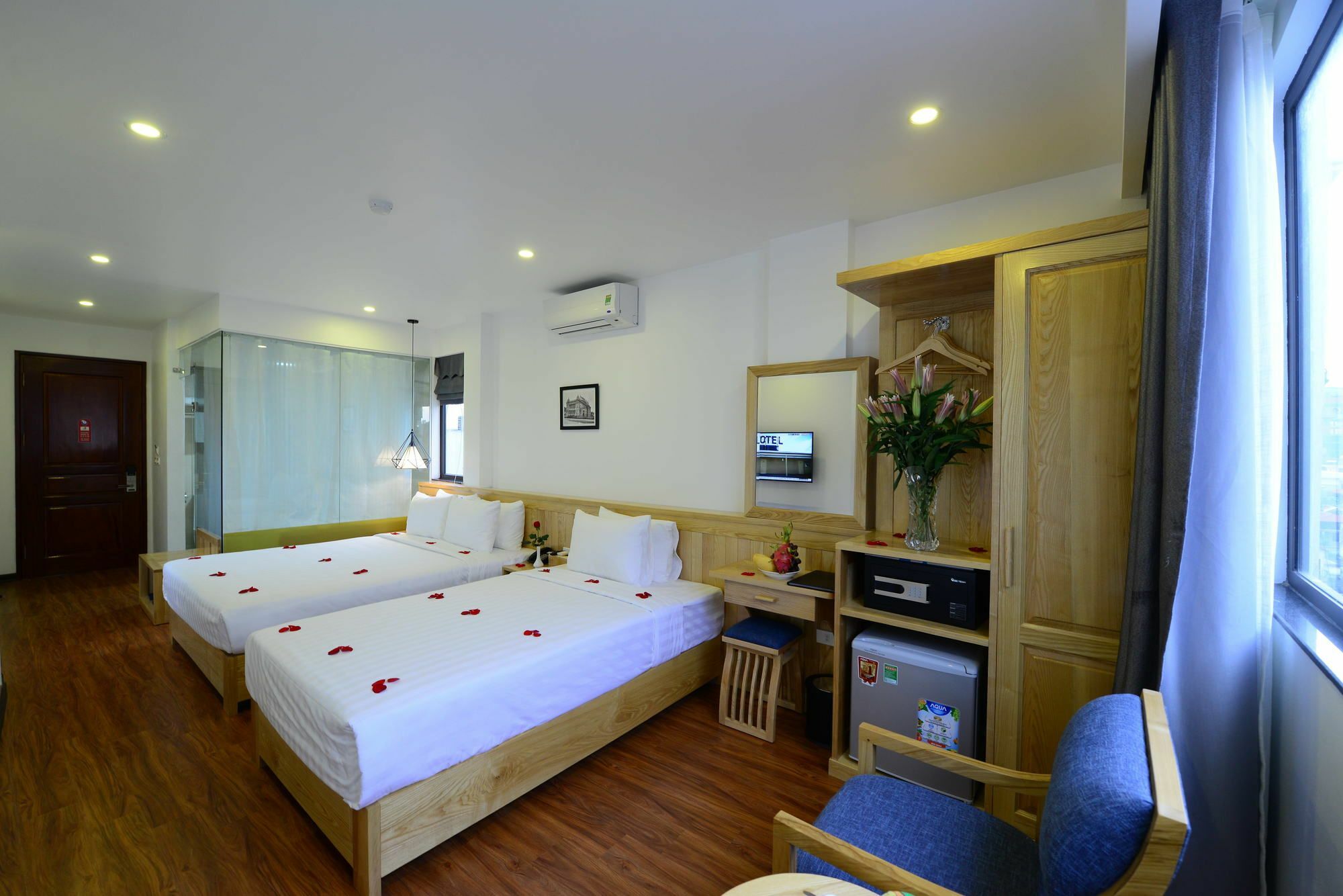 Blue Hanoi Inn Luxury Hotel Exterior photo